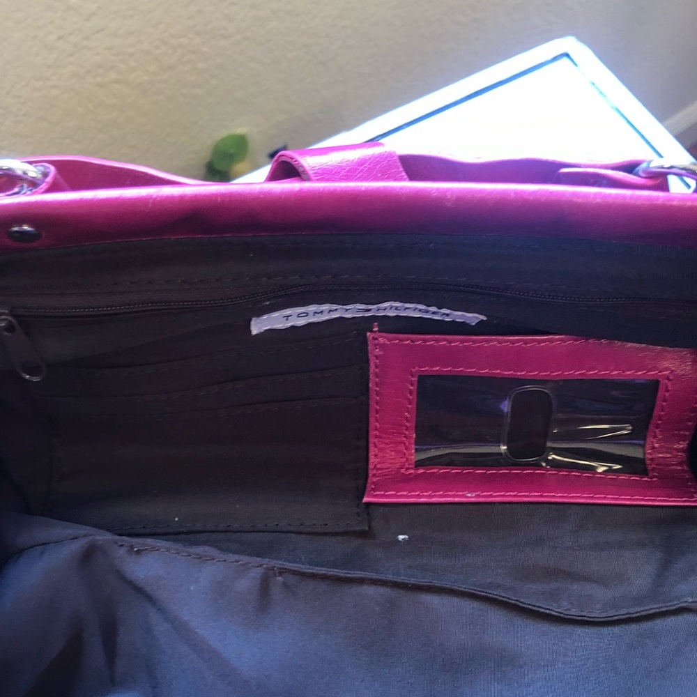 NEW!! NEVER USED.  Tommy Hilfiger Purse - Picture 4 of 6